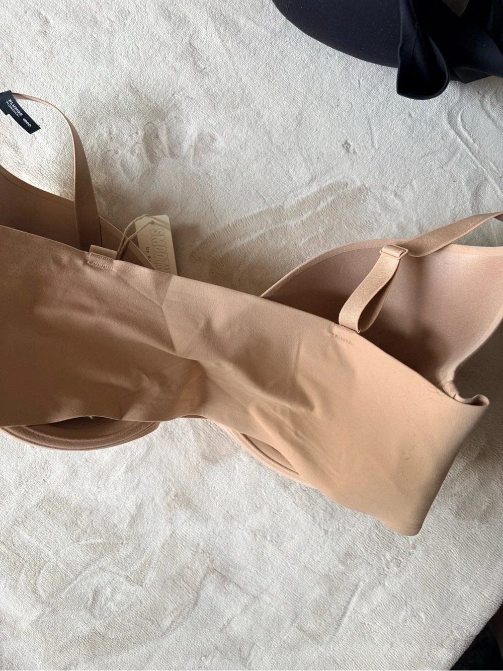 Aerie SMOOTHEZ Plunge Pull-on T-Shirt Bra Bundle – Nude and Black - Picture 2 of 4
